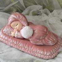 Baby auf Kissen rosa-weiß mit Spieluhr Bild 2