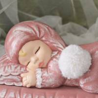 Baby auf Kissen rosa-weiß mit Spieluhr Bild 3
