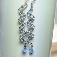 Traumhafte funkelnde lange Ohrringe blau handmade Spiralperle silberfarben Brautschmuck Schlangenperle Bild 4