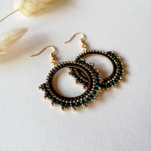 Grüne Perlen Ohrringe | Statementohrringe aus Glas | goldene Perlenohrringe | große runde Ohrhänger | festlicher Schmuck