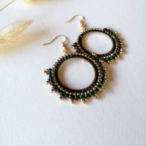 Grüne Perlen Ohrringe | Statementohrringe aus Glas | goldene Perlenohrringe | große runde Ohrhänger | festlicher Schmuck Bild 4
