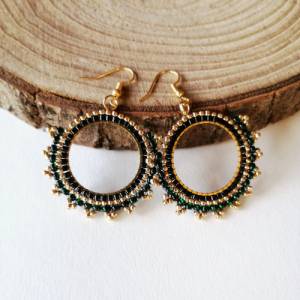 Grüne Perlen Ohrringe | Statementohrringe aus Glas | goldene Perlenohrringe | große runde Ohrhänger | festlicher Schmuck Bild 6