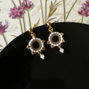 kleine Perlen Ohrringe Weiß Gold | ausgefallener Brautschmuck | zierlich und filigran | schlichter Perlenschmuck Braut Bild 2