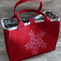 Umhängetasche / Shopper / Einkaufstasche, Tasche aus rotem Rips-Nadelfilz mit Innenfutter und Stickmotiv - Blumenrad Bild 1