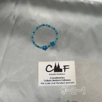 Armband aus blauen Cateyeperlen mit Millefioristernen Bild 1