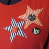 Maritimes rotes Damen T - Shirt, " Seeluft ", mit Applikationen und Zierknöpfen Bild 6