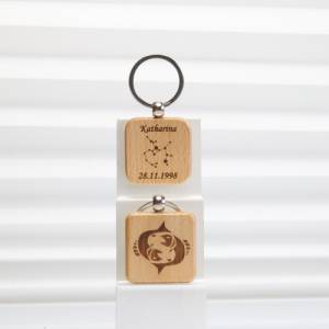 Schlüsselanhänger mit Sternzeichenmotiv personalisiert beidseitig gelasert aus Holz Bild 1