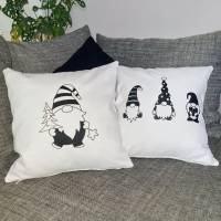 weiße Kissenhülle mit schwarzem Wichtel, skandinavische Kissen Deko, Geschenk für Weihnachten oder Nikolaus, Weihnachtsd Bild 1