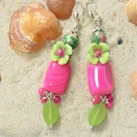 Lange Ohrringe handgefertigt Blüten kiwi grün an pink Achat fuchsia rosa Rechteck Bild 4