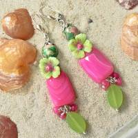 Lange Ohrringe handgefertigt Blüten kiwi grün an pink Achat fuchsia rosa Rechteck Bild 6