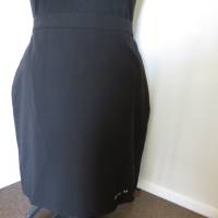 Schmaler schwarzer Damenrock für die Größe 56. Bild 1