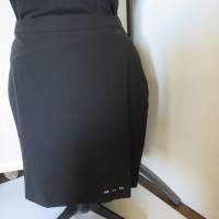 Schmaler schwarzer Damenrock für die Größe 56. Bild 5