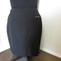 Schmaler schwarzer Damenrock für die Größe 56. Bild 7