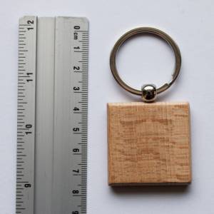 QR Code als Schlüsselanhänger   personalisierter Schlüsselanhänger Anhänger aus Holz persönliches Geschenk mit Wunschtex Bild 7