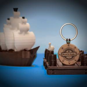 Bootsanhänger personalisiert mit Deinem Bootsnamen Schlüsselanhänger für Skipper Anhänger aus Holz für Kapitäne Gastgesc Bild 4