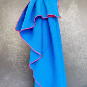 Musselin Tuch Schaltuch in royalblau mit Einfassung in neonrot Bild 6