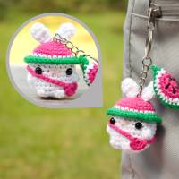 Schlüsselanhänger für Tasche oder Schlüssel gehäkelt kleines Geschenk Melone Hase Häschen mit Hut Amigurumi Tier Frucht Bild 1