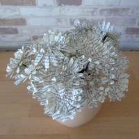 Papierblumen - Chrysantheme aus alten Buchseiten // Papierblüte // Buchdeko Bild 3