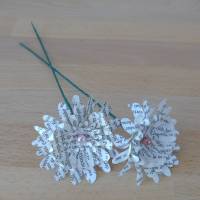 Papierblumen - Chrysantheme aus alten Buchseiten // Papierblüte // Buchdeko Bild 7
