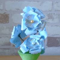 Papierblumen – hellblaue Blütenstaude mit silbernen Akzenten // Dekoration // Geschenk // Papierblüten Bild 3