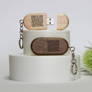 Personalisierter USB-Stick mit lasergraviertem QR-Code Bild 1