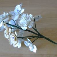 Papierblumen - Blütenstaude Blütenmix // Dekoration // alte Buchseiten // alte Noten // Papierblüten Bild 1