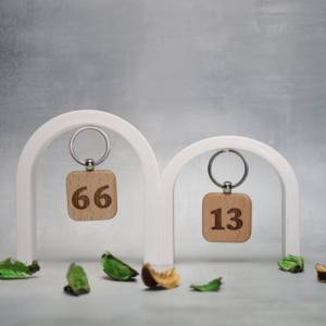 Schlüsselanhänger aus Holz personalisiert mit Deinen Wunschzahlen Nummern gelasert persönliches Geschenk Bild 3