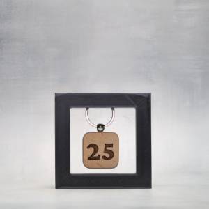 Schlüsselanhänger aus Holz personalisiert mit Deinen Wunschzahlen Nummern gelasert persönliches Geschenk Bild 4