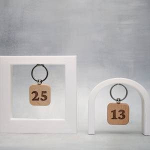Schlüsselanhänger aus Holz personalisiert mit Deinen Wunschzahlen Nummern gelasert persönliches Geschenk Bild 6