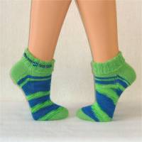 Einzelpaar, handgestrickte Socken Gr. 36/37, Kurzsocken, Damensocken, Damenstrümpfe in Grüntönen mit türkis Bild 2