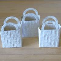 Geschenkverpackung - Set mit 14 kleinen beigen Täschchen aus Maulbeerbaumpapier Bild 5