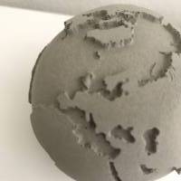 Für Weltenbummler: Cooler Globus aus Beton, Erdkugel, grau, ca. 8 cm Durchmesser Bild 4