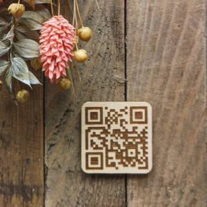 QR-Code Magnet QR Code personalisiert Kühlschrankmagnet aus Holz persönliches Geschenk Bild 1