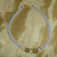 K003 Perlenkette Halskette weiße Perlen Kette Einzelstück Handarbeit Schmuck Hochzeit Bild 2
