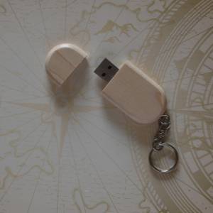 USB-Stick personalisiert mit Deinen Initialen Schlüsselanhänger aus Holz Memory Speicher als persönliches Geschenk Bild 2