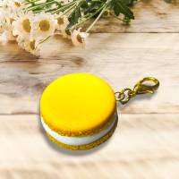 Macaron mit gelbem Farbverlauf, Charm, Anhänger, Fimo, Miniaturfood Bild 2