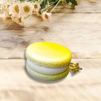 Macaron mit gelbem Farbverlauf, Charm, Anhänger, Fimo, Miniaturfood Bild 3