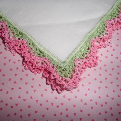 Taschentuch Baumwolle in Weiß mit Häkelspitze in grün und rosa Handarbeit Vintage 1980er Jahren