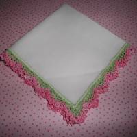 Taschentuch Baumwolle in Weiß mit Häkelspitze in grün und rosa Handarbeit Vintage 1980er Jahren Bild 2
