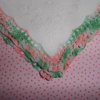 Taschentuch Baumwolle in Weiß mit Häkelspitze in hellgrün-grün-rosa-meliert Handarbeit Vintage 1980er Jahren Bild 1