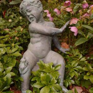 Bronze Bronzefigur Junge Brunnenfigur Brunnen Frosch Wasserspeier Landhaus Cottage Bild 1