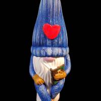 Keramik Wichtel Nr. 1 Dina sitzende mit Herz Blau Bild 1
