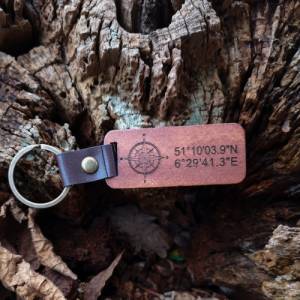 Schlüsselanhänger personalisiert mit Deinen GPS-Koordinaten Anhänger aus Holz  persönliches Geschenk Bild 7