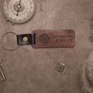Schlüsselanhänger personalisiert mit Deinen GPS-Koordinaten Anhänger aus Holz  persönliches Geschenk Bild 8