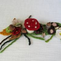 gefilzter Fliegenpilz mit gefilzten kastanien,Eicheln,Filzblumen,tannenzapfen,Dekoration Bild 3