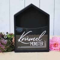 Serviettenhalter in Hausform mit Spruch Krümel Monster Bild 1