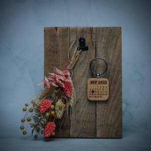 Schlüsselanhänger mit Kennenlerntag  Save the Date Schlüsselanhänger aus Holz  tolles Geschenk Bild 3