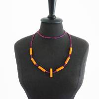 UNIKAT Halskette mit orangen Holz-Zylindern und blau-pinken Band, Erzgebirgisches Kunsthandwerk Bild 4