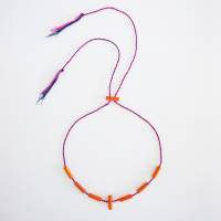 UNIKAT Halskette mit orangen Holz-Zylindern und blau-pinken Band, Erzgebirgisches Kunsthandwerk Bild 7