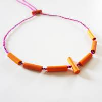 UNIKAT Halskette mit orangen Holz-Zylindern und blau-pinken Band, Erzgebirgisches Kunsthandwerk Bild 9